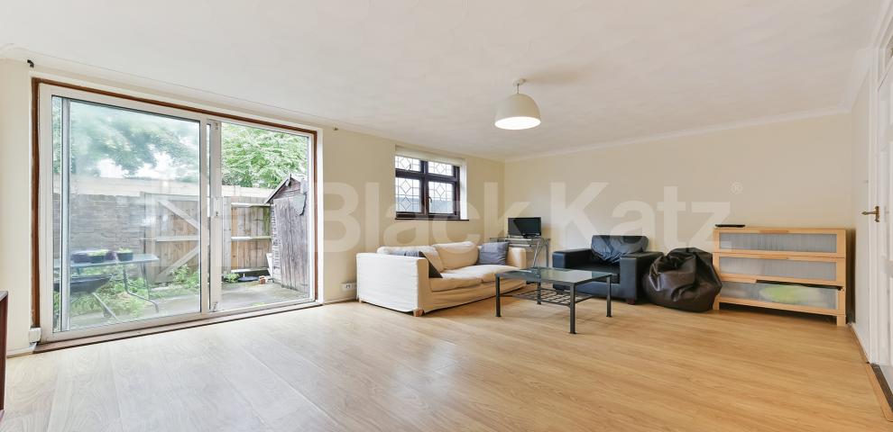 			NEW INSTRUCTION , 3 Bedroom, 1 bath, 1 reception Ground Floor Maisonette			 Glengall Grove, Canary Wharf